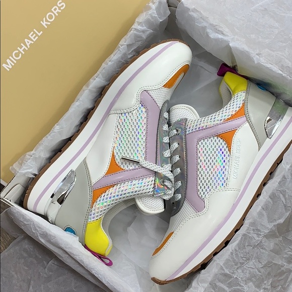 MICHAEL KORS WILMA TRAINER METALLIC PU OPT/SILVER - Picture 15 of 16